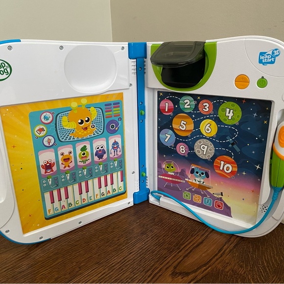LeapFrog LeapStart 3D Interactive Learning System w/ 2 Books + Sampler - Picture 2 of 3